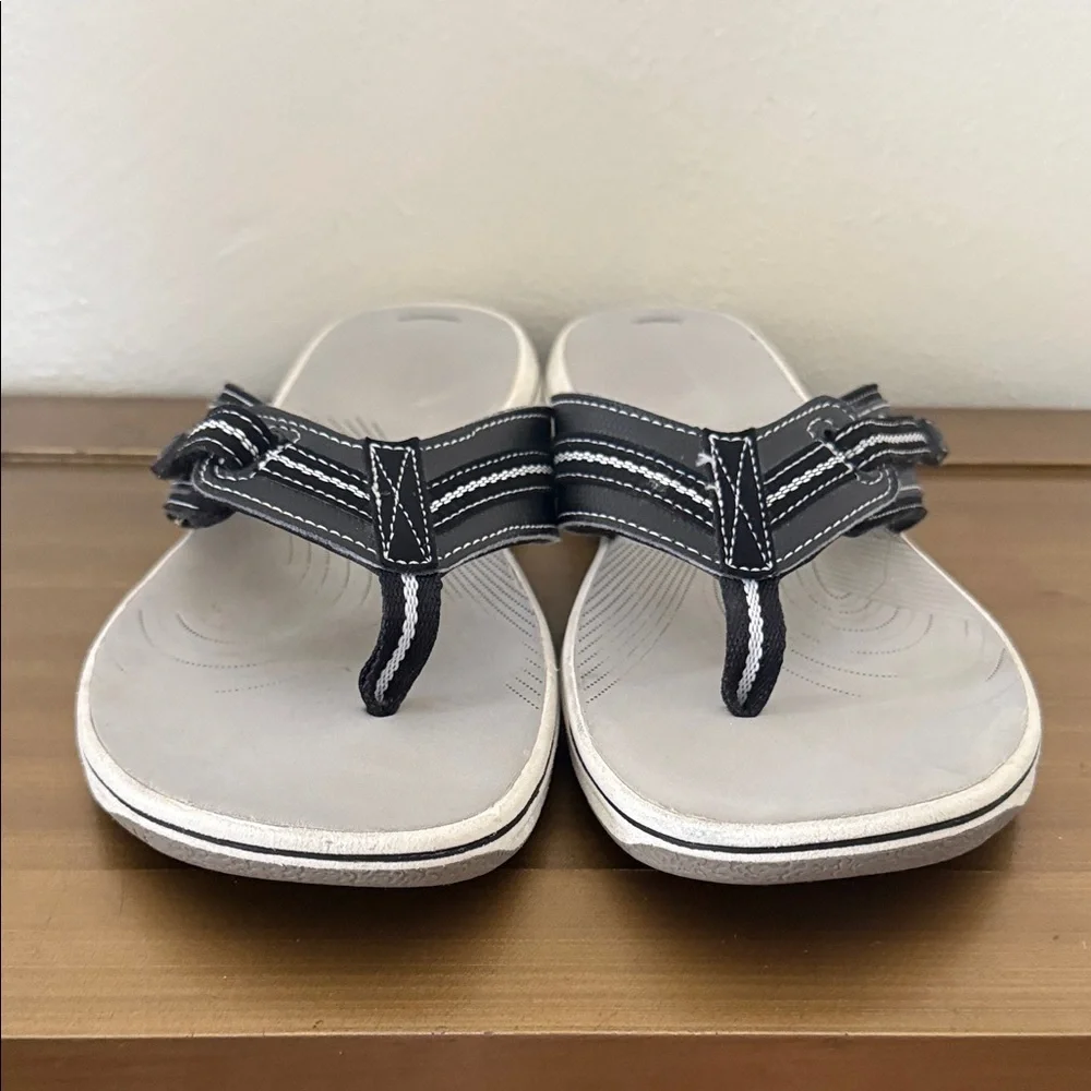 Clarks Cushion Soft Men's Black and Gray Thong Flip-Flops